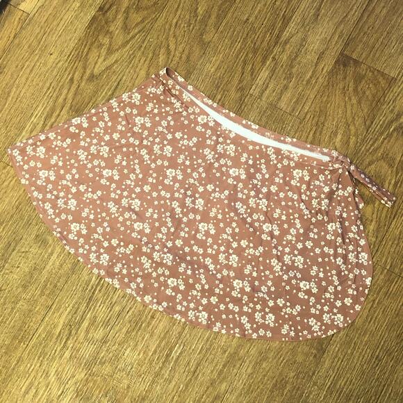 Andie Swim Sarong Coverup in Ditsy Floral Rose Pink Size Medium - Picture 6 of 9